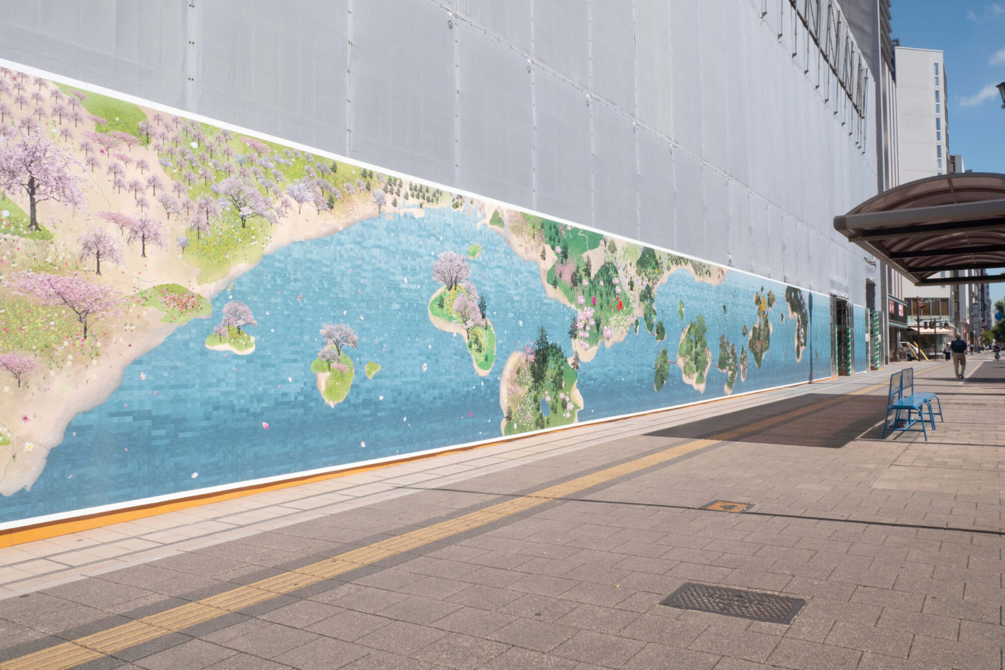 渡辺真悠「広島の植物でつくる『どこにもない島』壁画」/ ドコモ広島大手町ビル (2024)